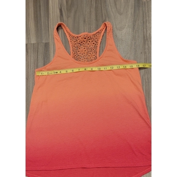 Mossimo Supply Co. Tanktop - Picture 2 of 6